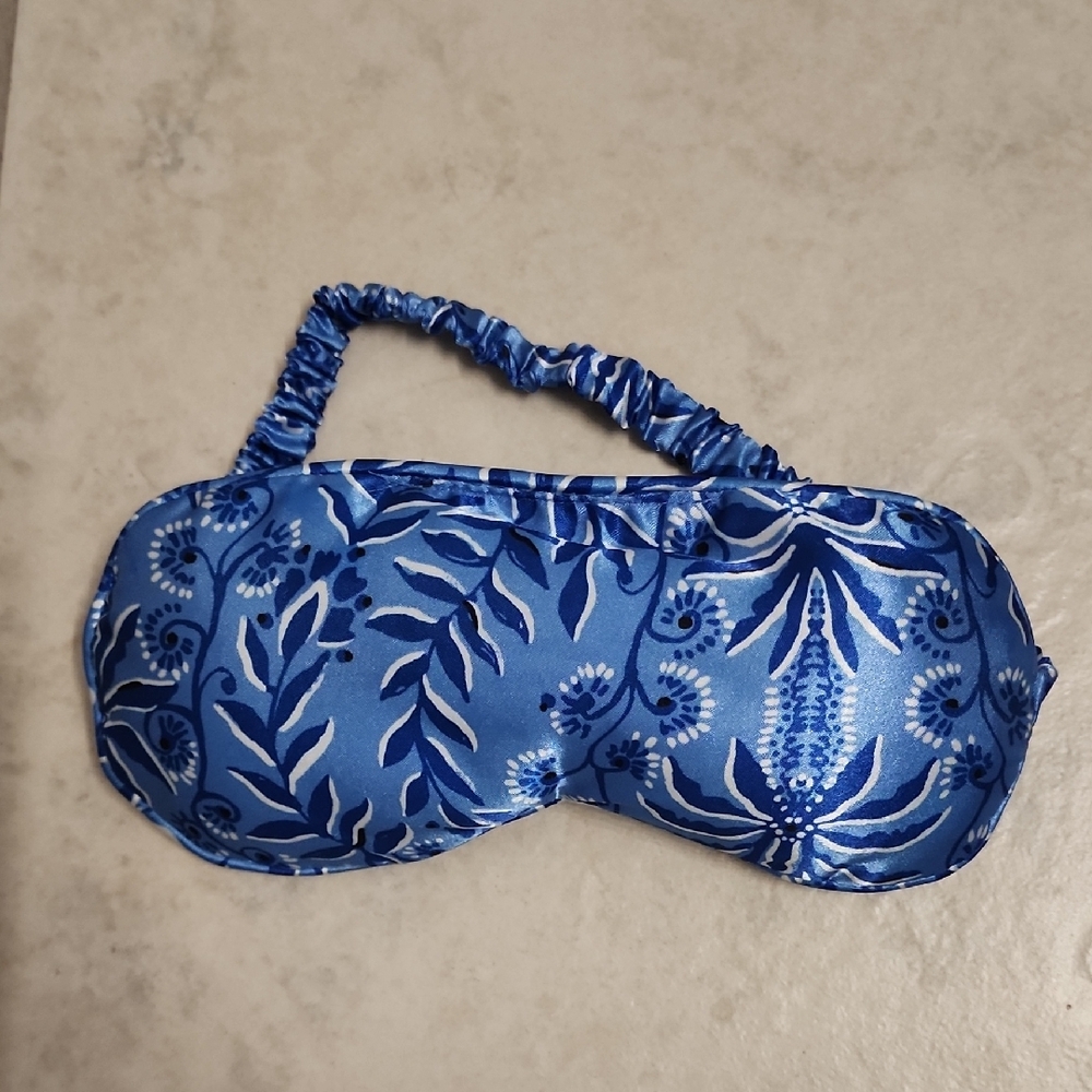 Lilly Pulitzer Blue and White Face Mask with Floral Print